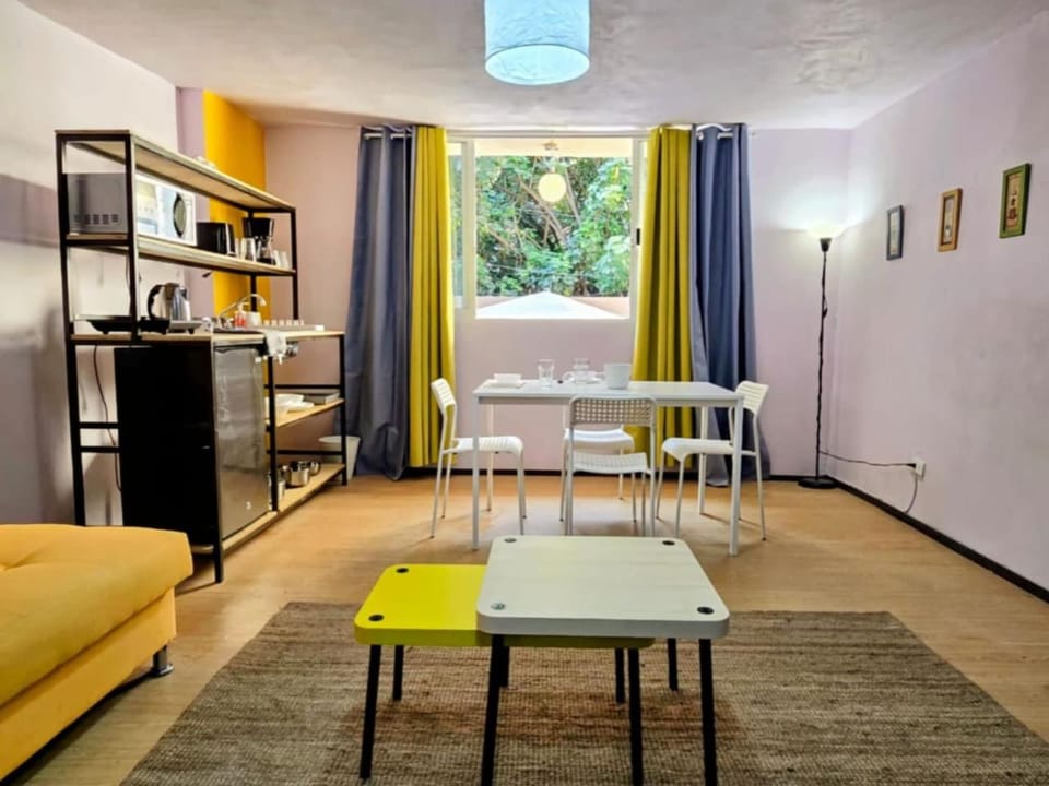 Suite Amarilla Amplia, Iluminada Hasta 6 viajeros House in Mexico City