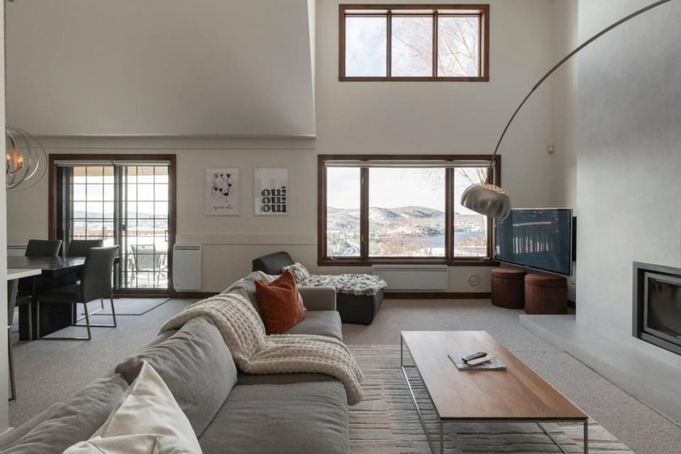 Lake view - Ski In-Out Apartment in Mont-Tremblant