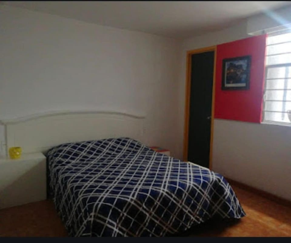 Grande 3 recs, 2 estc, 2 wc, ideal equipos trabajo House in State of Mexico