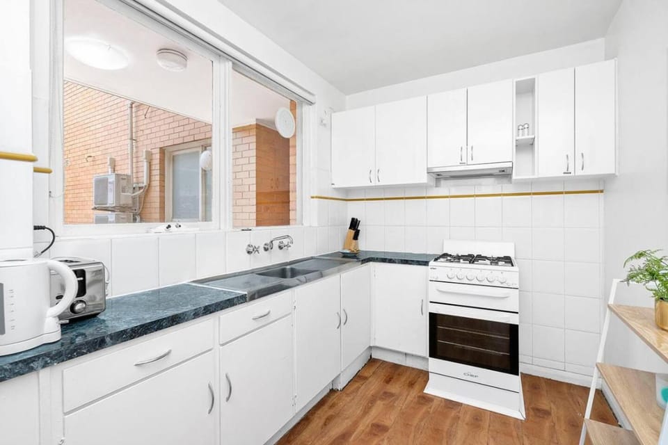 Domi Rentals - The Balaclava Den Apartment in Melbourne