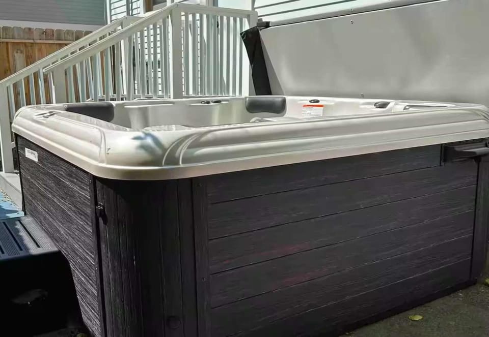 Family Haven with Hot Tub-Near Downtown Indy House in Indianapolis