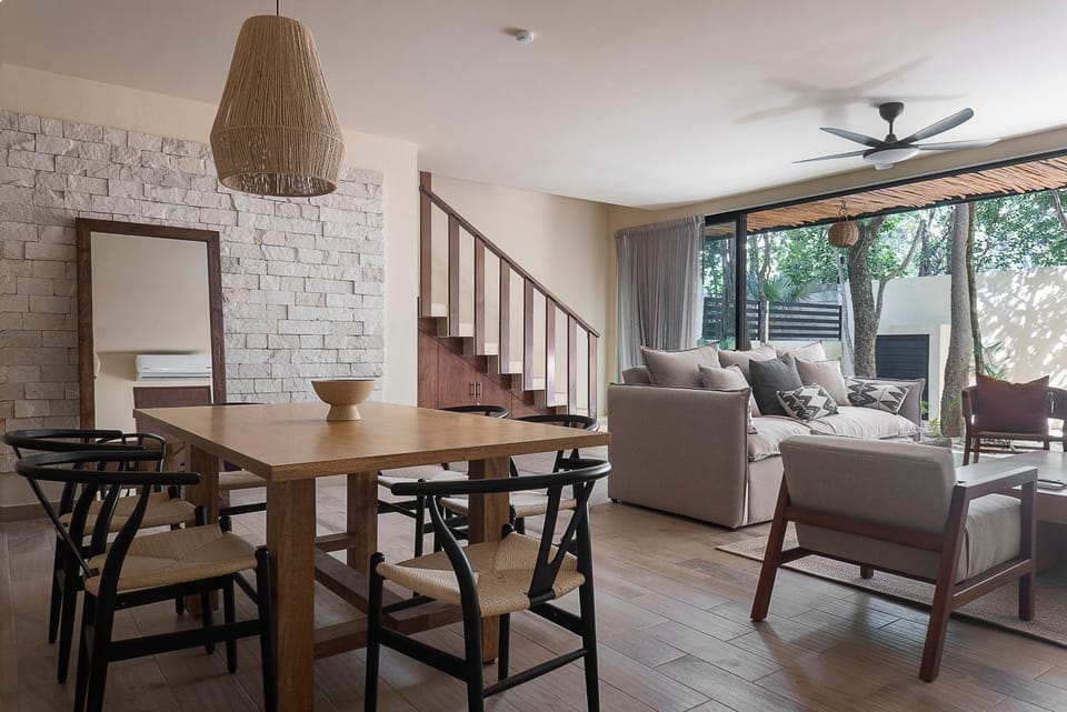 Seating area, Dining area