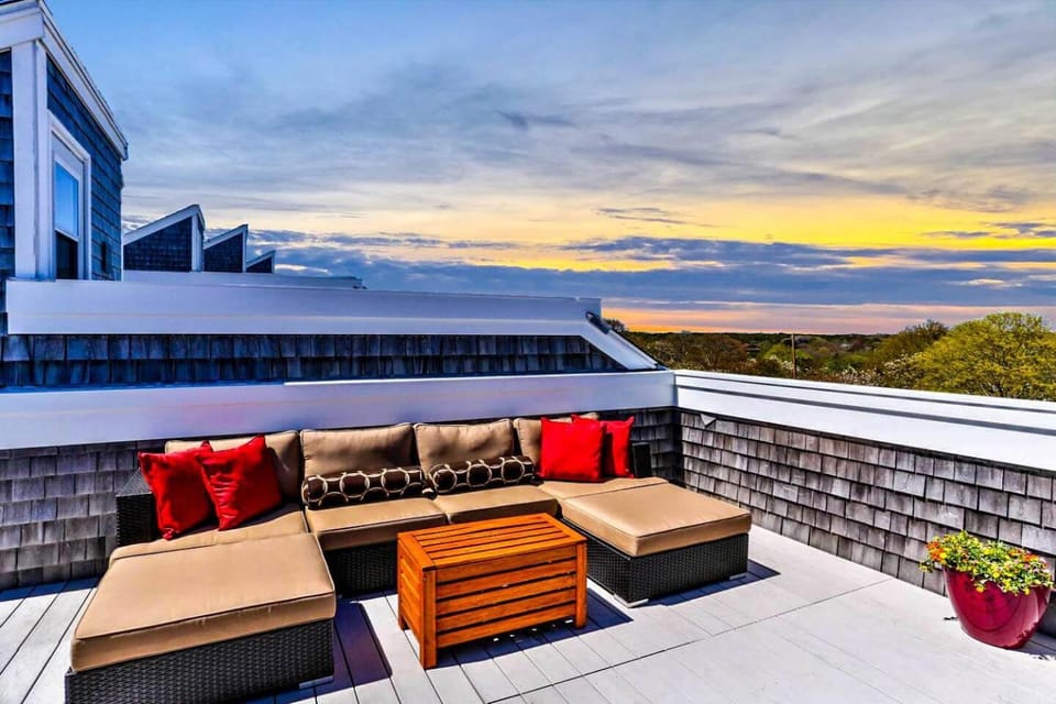 View (from property/room), Balcony/Terrace, City view, Sea view