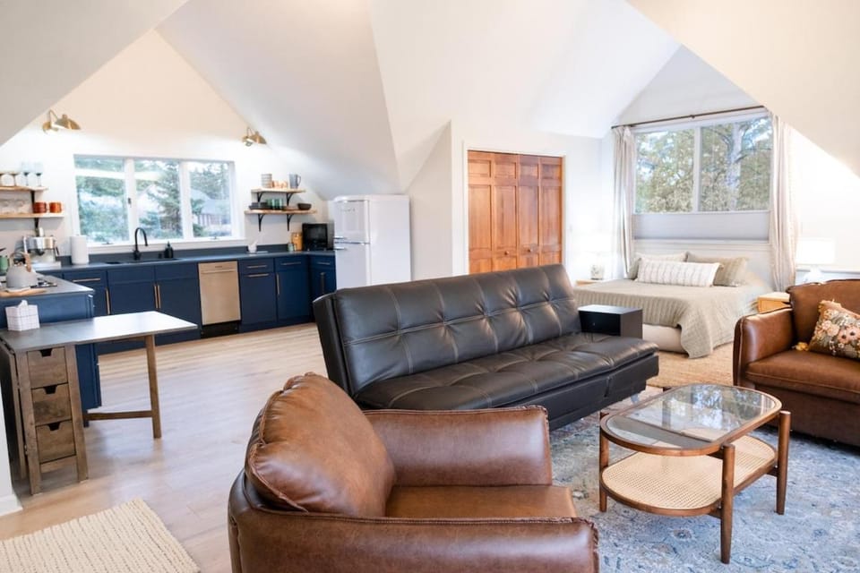 Bed, Living room, Dining area, Bedroom, kitchen