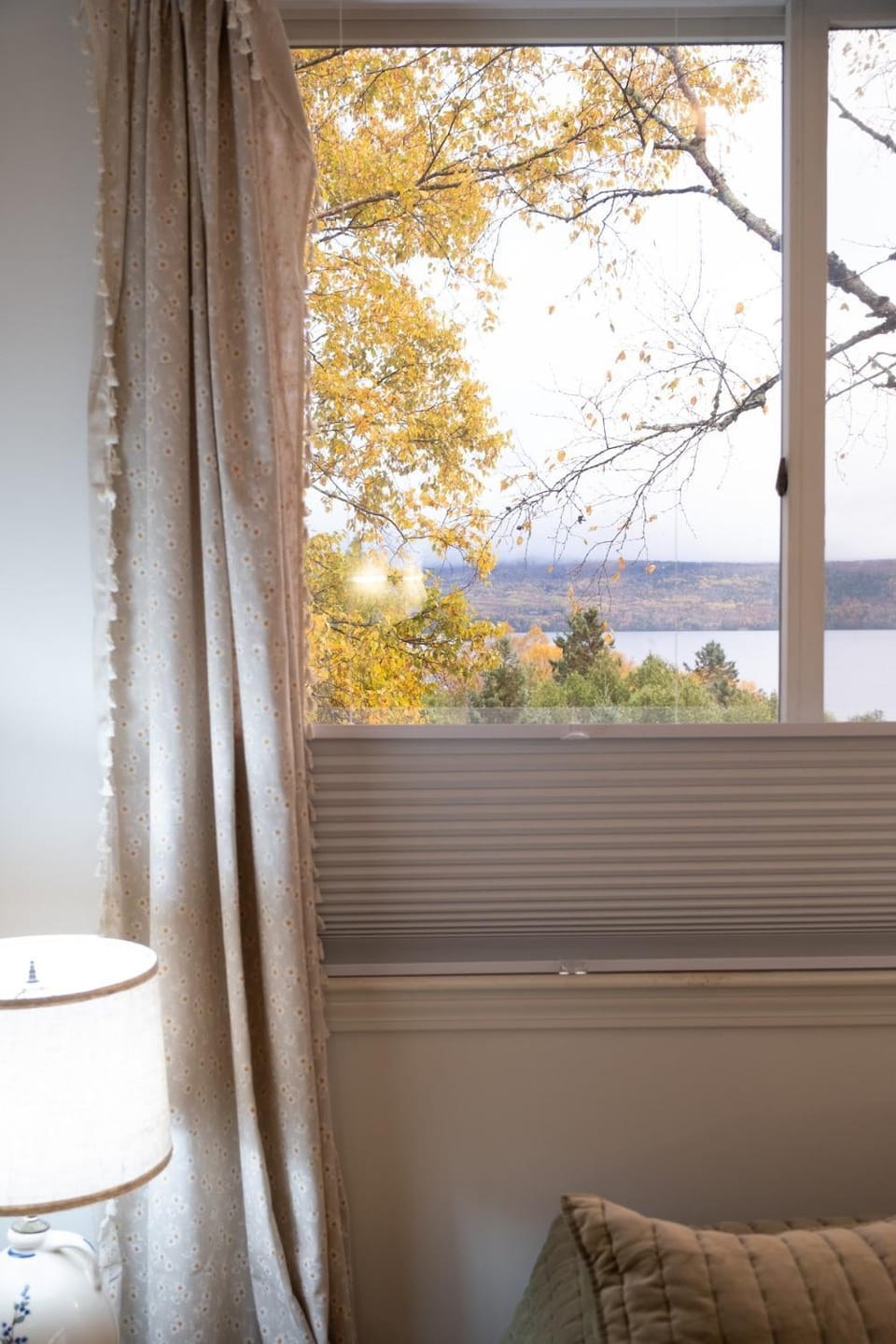 Bed, Lake view