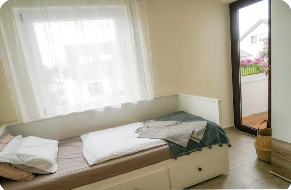 Zimmer mit Balkon im Stuttgart Flughafen Messe Vacation rental in Stuttgart