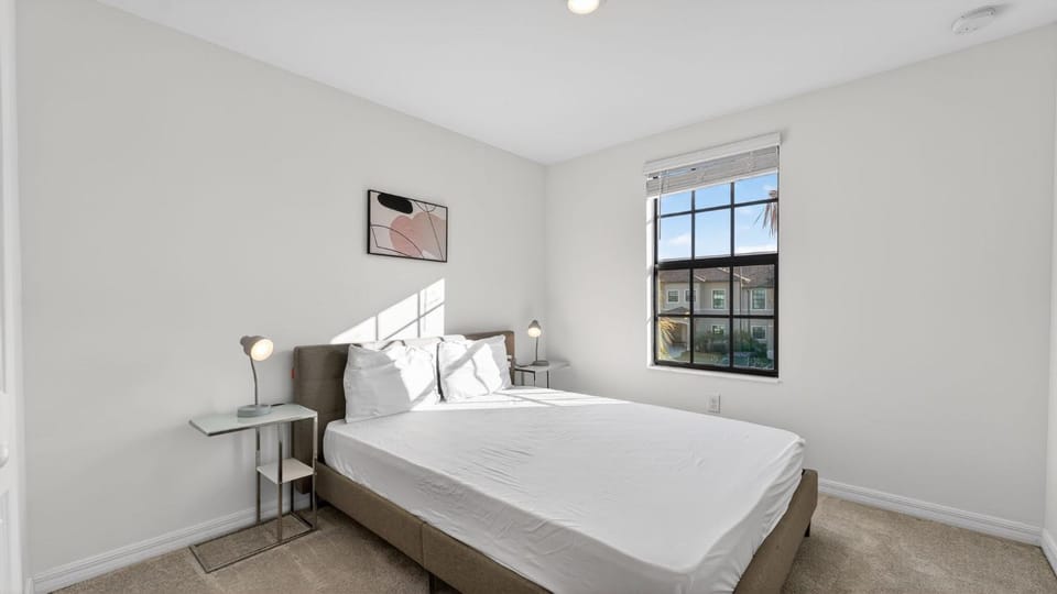 Sunny Escape Fresh, Modern Townhome Near Beaches Apartment in North Port