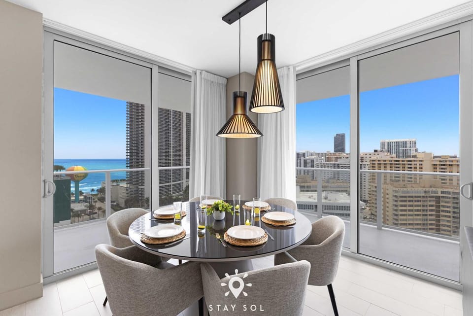 Stunning Views 2BR Amazing Pools Apartment in Hollywood Beach