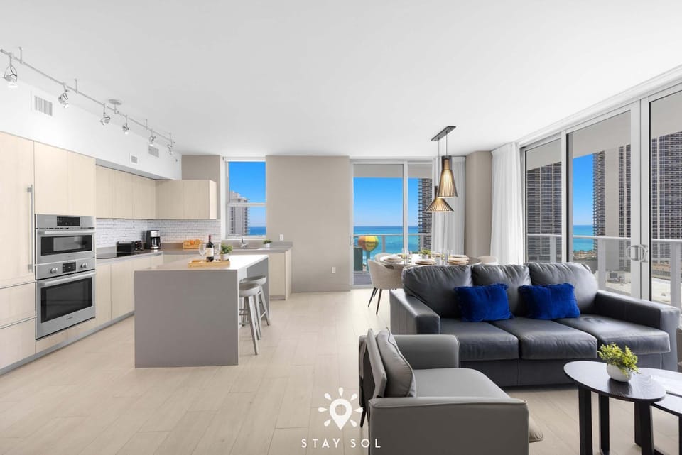 Stunning Views 2BR Amazing Pools Apartment in Hollywood Beach