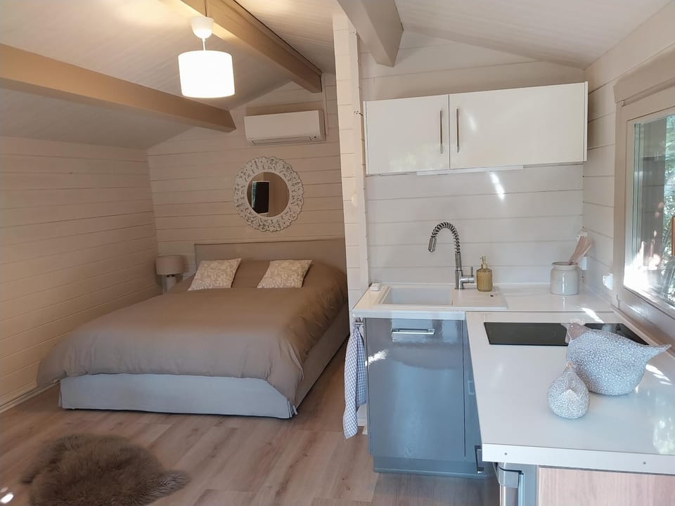 Chalet cosy avec terrasse & hamac, calme, proche plage, parking Chalet in Gassin