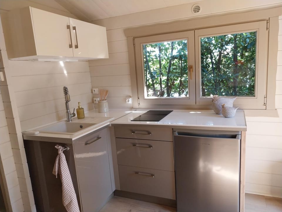 Chalet cosy avec terrasse & hamac, calme, proche plage, parking Chalet in Gassin