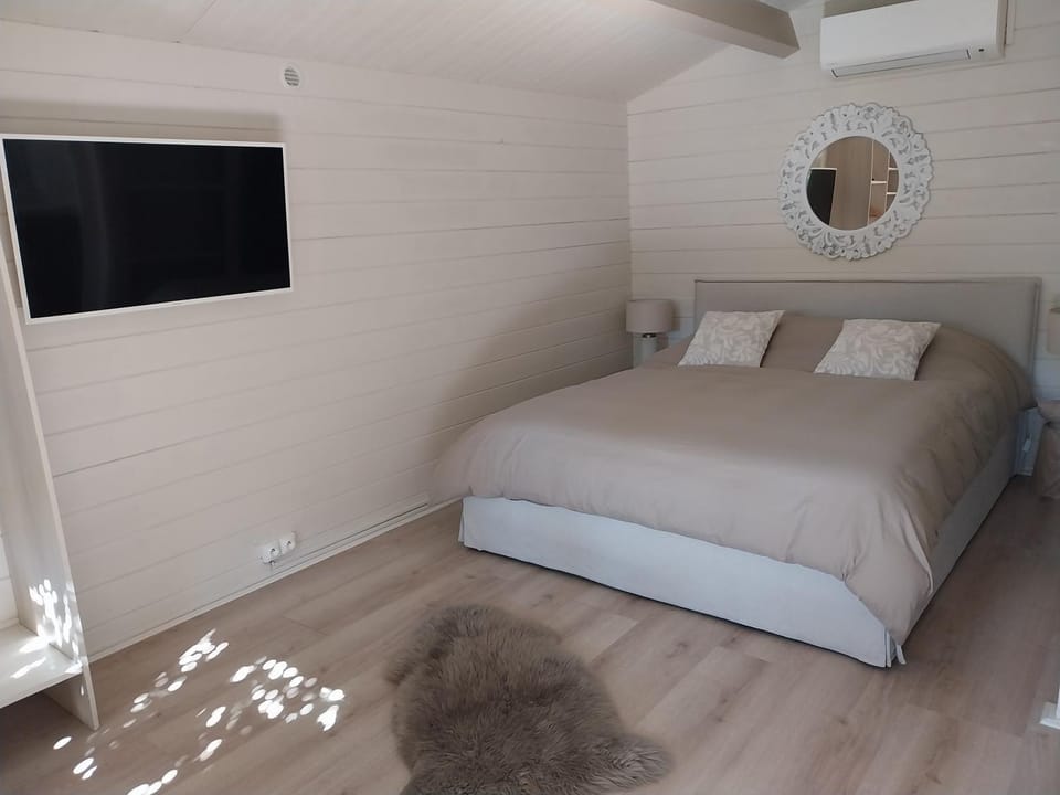 Chalet cosy avec terrasse & hamac, calme, proche plage, parking Chalet in Gassin