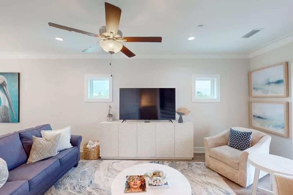 Pet Friendly Beach House Beach Nearby sleeps 10 House in Orange Beach