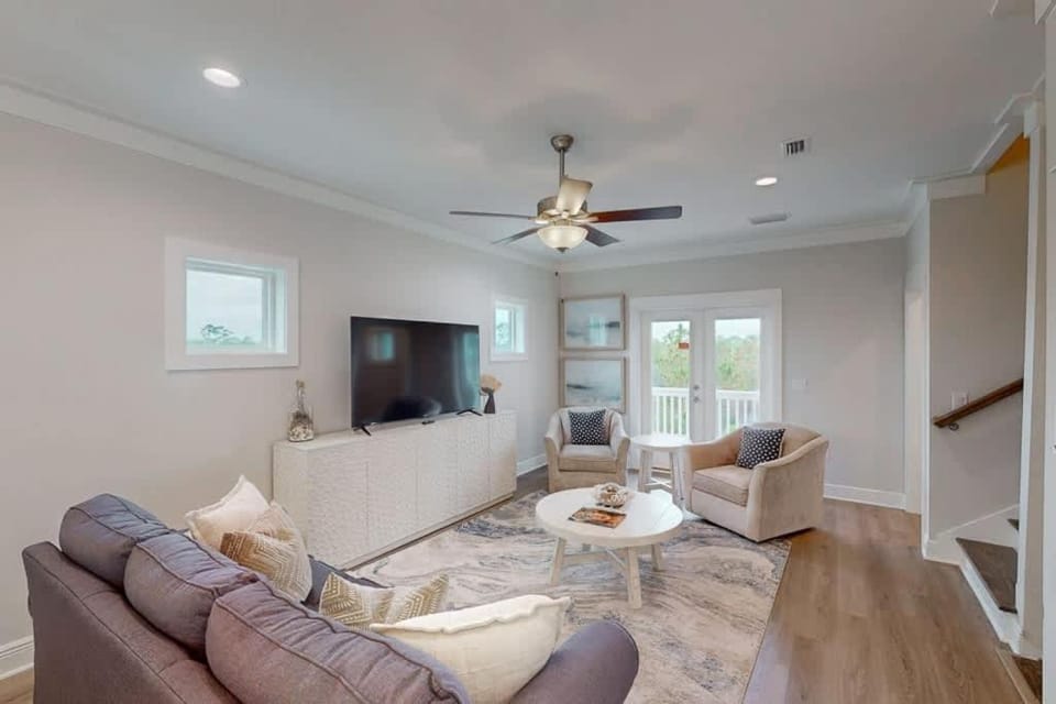 Pet Friendly Beach House Beach Nearby sleeps 10 House in Orange Beach
