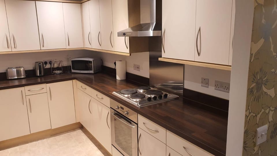 LOUGHBOROUG 2 Bedrooms homely Apartment sleeps 4 comfortably with two double beds Free parking on private drive for one car or van plus more free street parking as well For business travellers contractors and holiday goers Near all major transport links Apartment in Loughborough