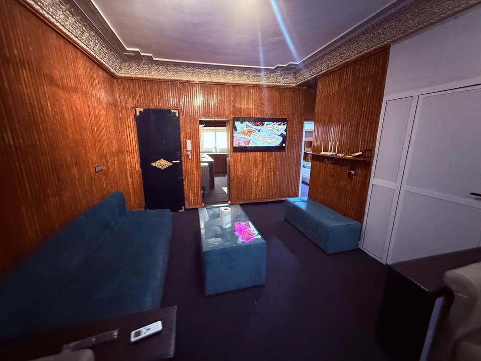 Living room, Seating area, Evening entertainment