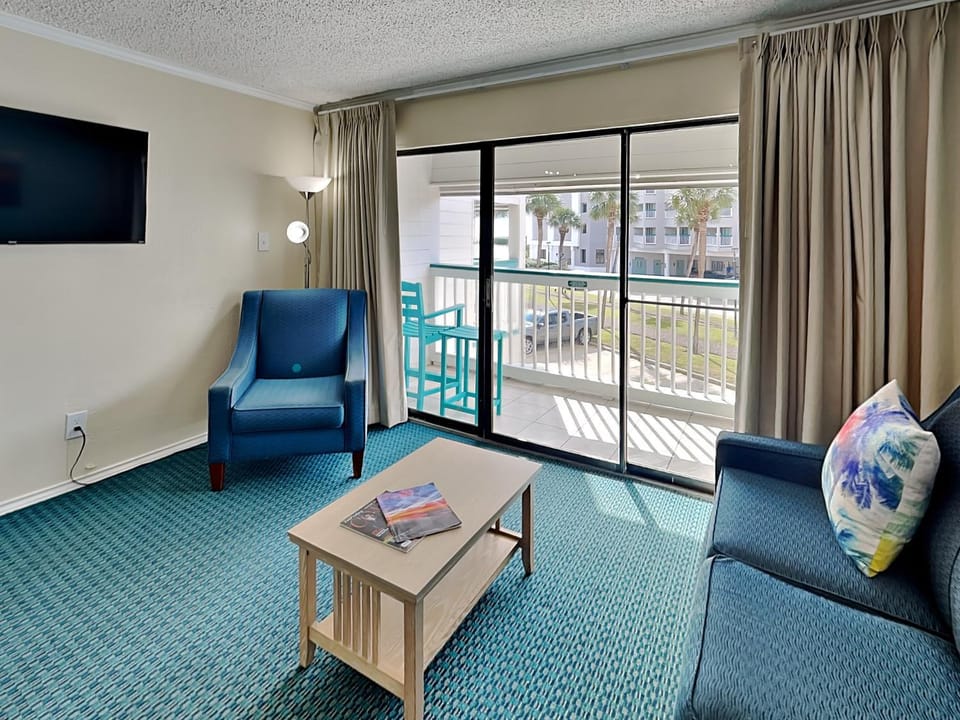 Day, TV and multimedia, Balcony/Terrace, Living room, Seating area, furniture