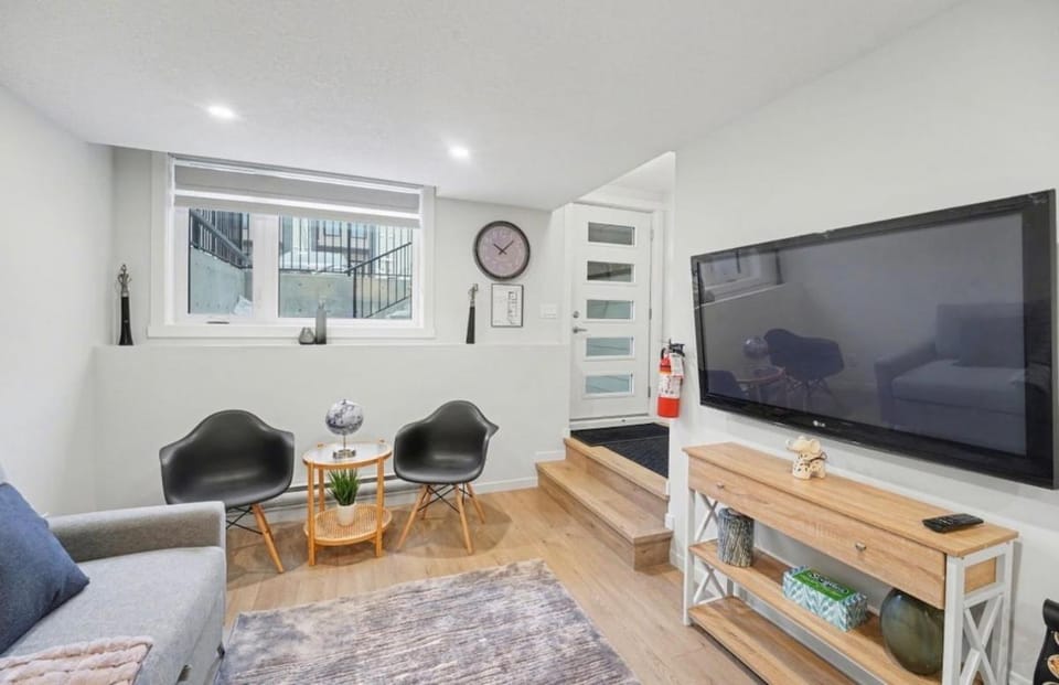 Luxury brand new 1 Bedroom Townhome Apartment in Calgary