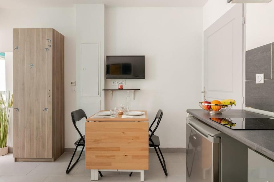 Le Petit Cocoon - Calme - Parking -Tram - Terrasse - Lyon - OL - Eurexpo Apartment in Auvergne-Rhône-Alpes