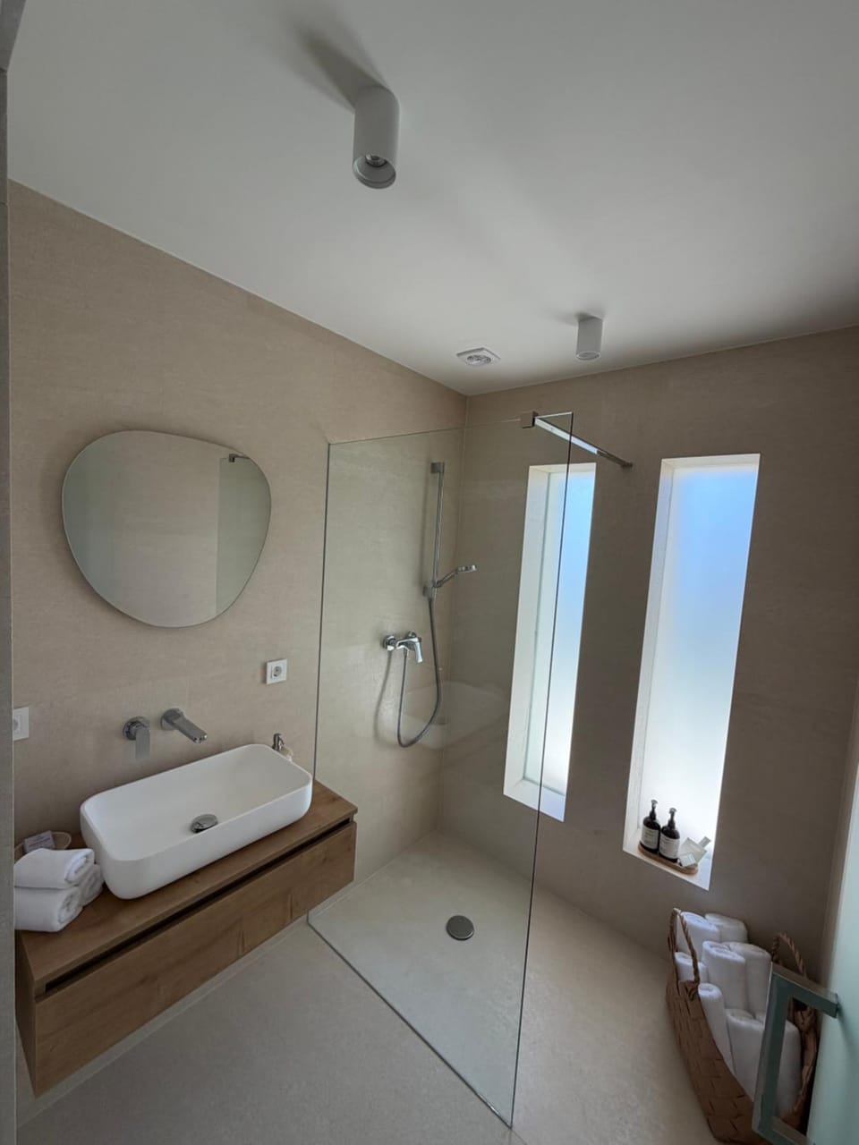 Villa Čapula - Modern Apartment with Sea View and Parking, Marušići Apartment in Split-Dalmatia County