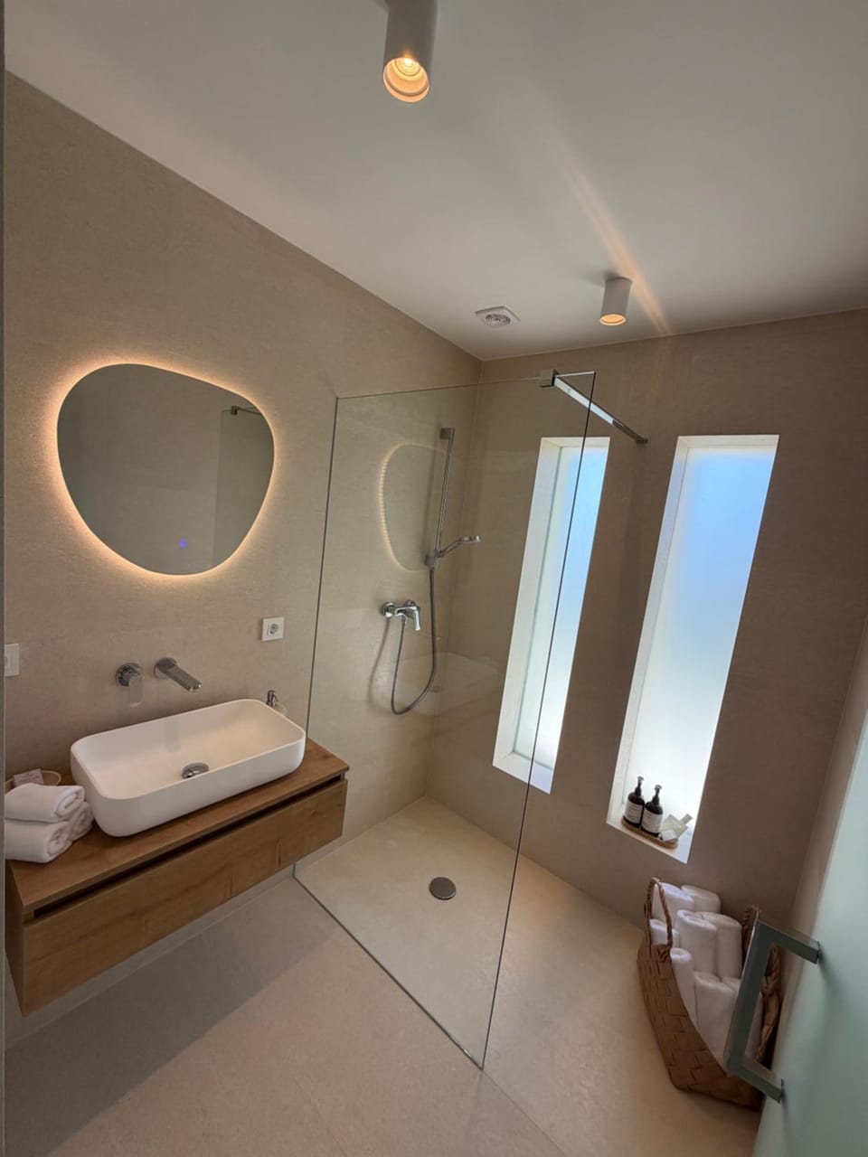 Villa Čapula - Modern Apartment with Sea View and Parking, Marušići Apartment in Split-Dalmatia County
