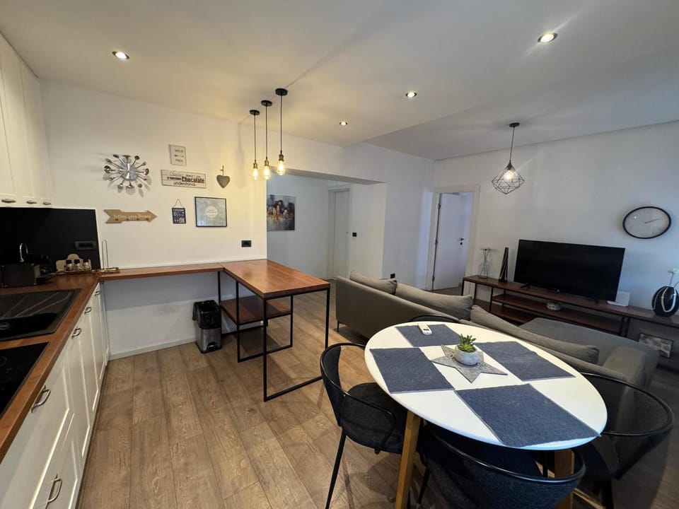 Breakfast, kitchen