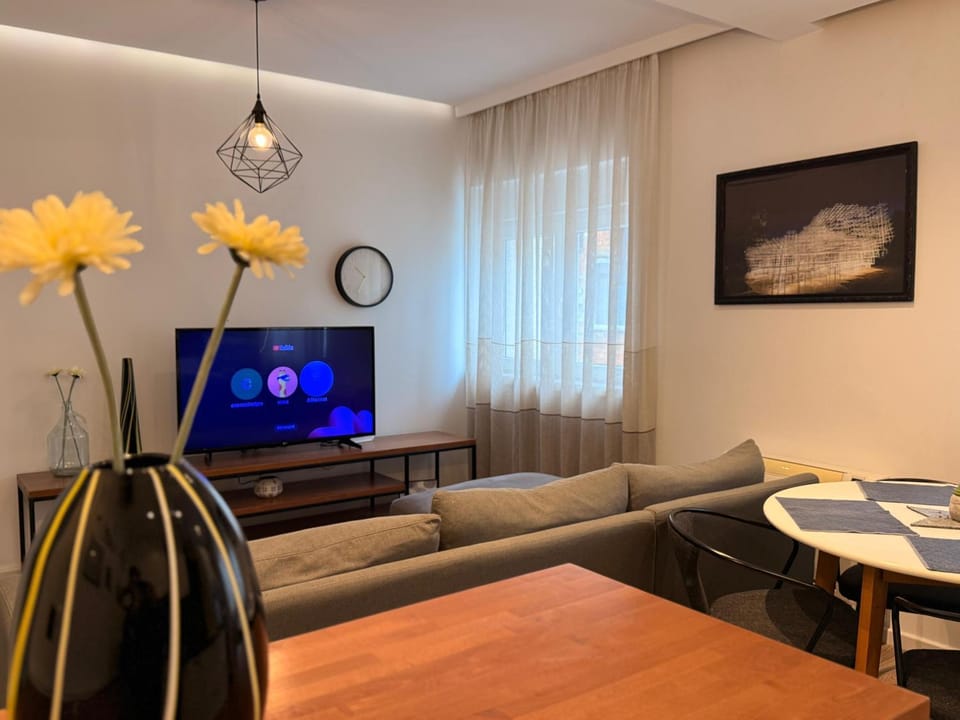 Communal lounge/ TV room, TV and multimedia, Living room