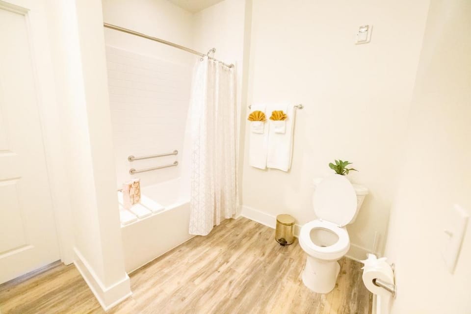 AllStar Luxury Home LLC II Apartment in Durham