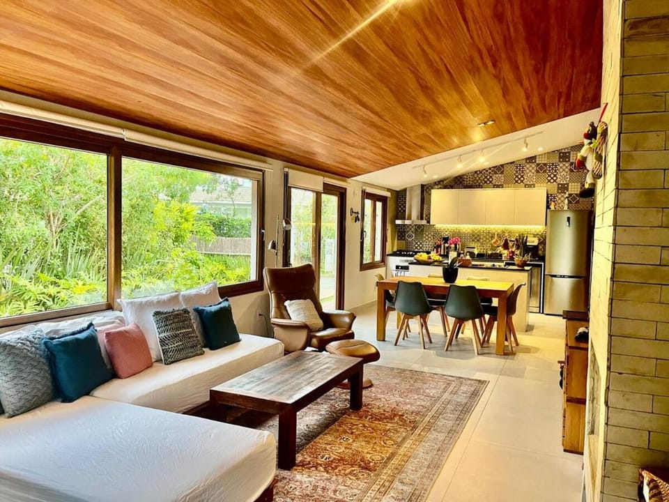 House - Gated Community - 3 en-suites - Pool - Air Conditioning House in Florianopolis
