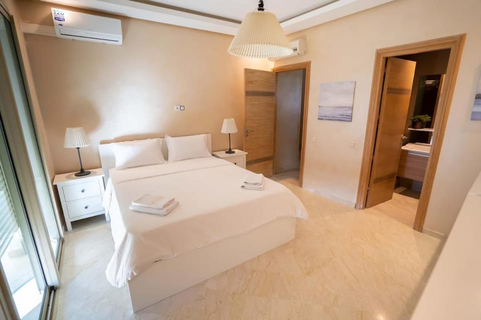 Beachfront apartment & pool Apartment in Tangier