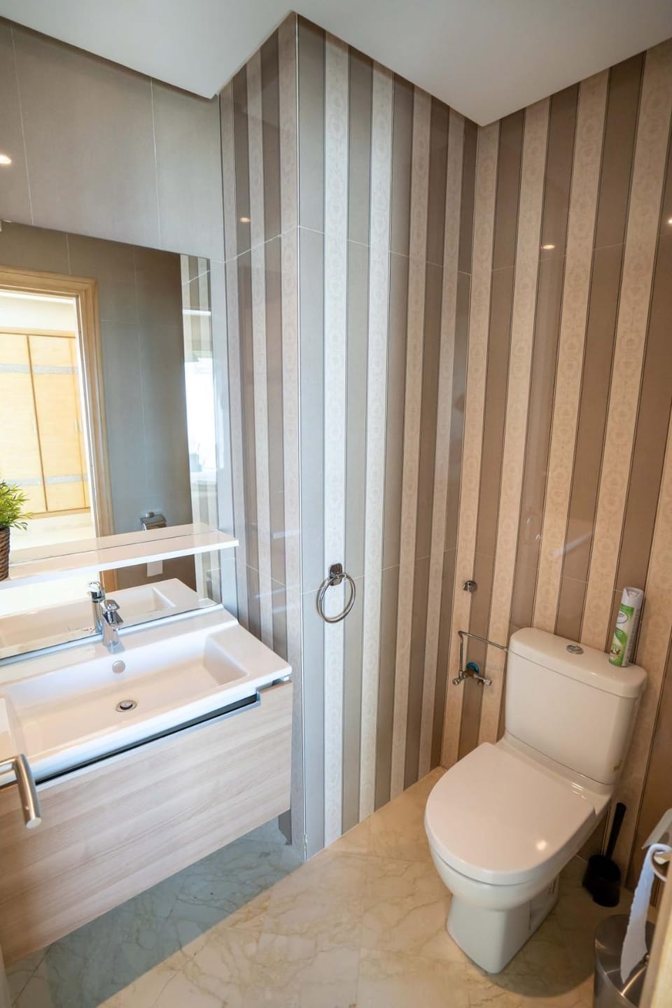 Beachfront apartment & pool Apartment in Tangier