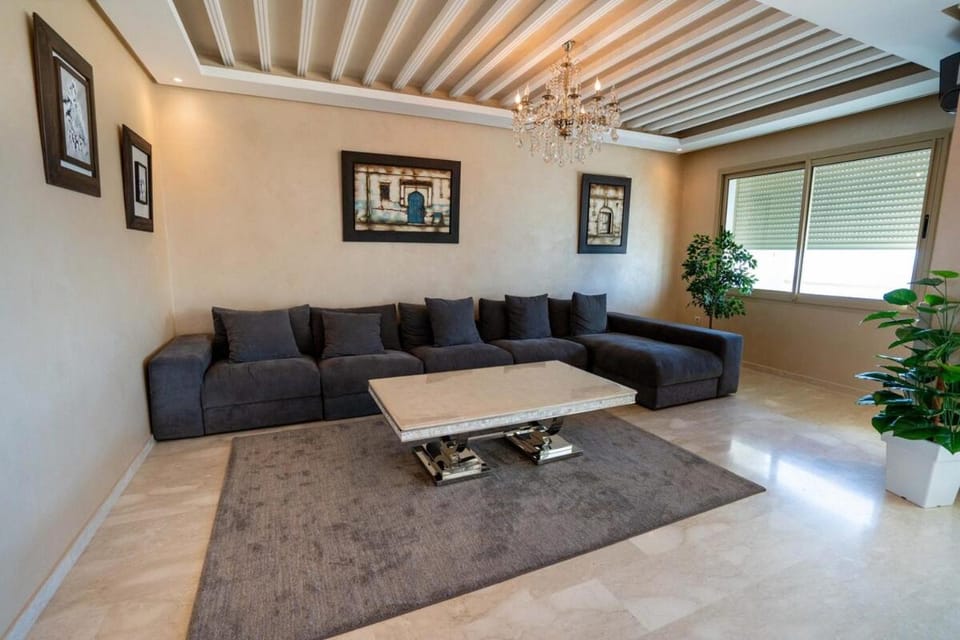 Beachfront apartment & pool Apartment in Tangier