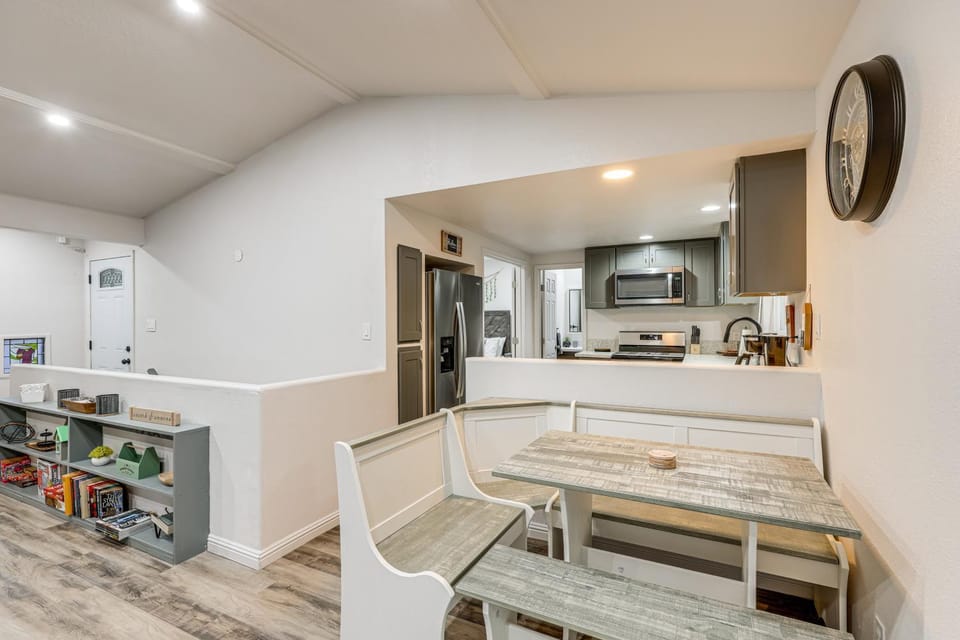 1 Mi to Lake Gregory! Updated Family Home with Deck House in Crestline