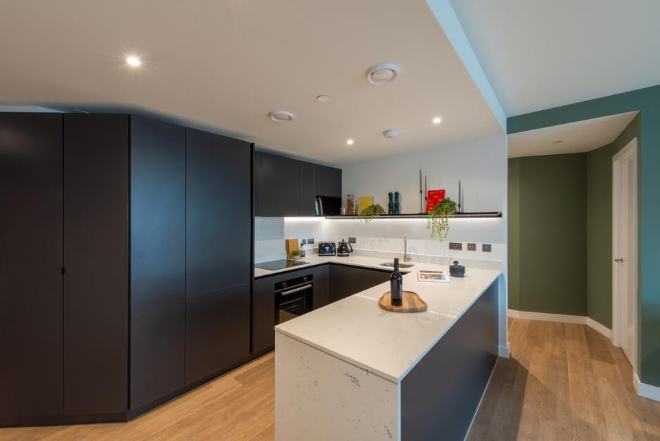 Coffee/tea facilities, Kitchen or kitchenette, oven, stove, toaster