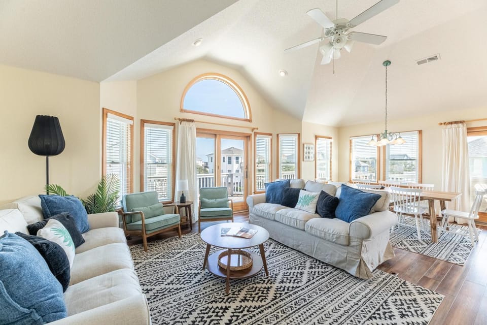 Beach Please - Corolla, Oceanside, Pool, Hot Tub, Pet OK, YR Flex Stays House in Corolla
