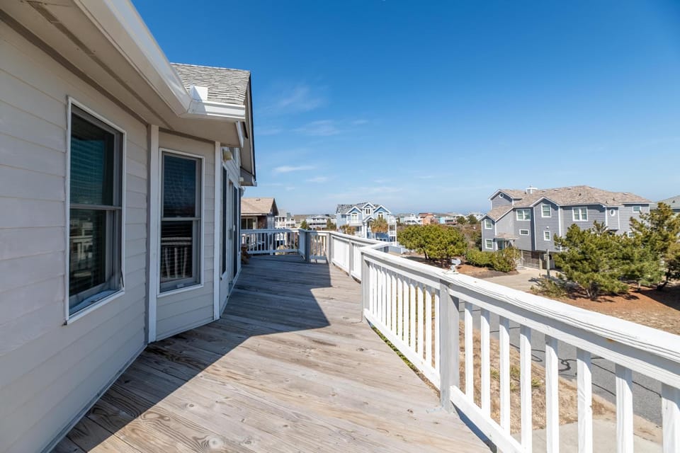Beach Please - Corolla, Oceanside, Pool, Hot Tub, Pet OK, YR Flex Stays House in Corolla