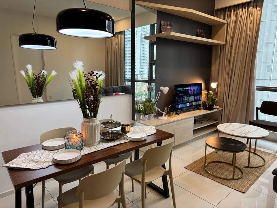 TV and multimedia, Living room, Seating area, Dining area