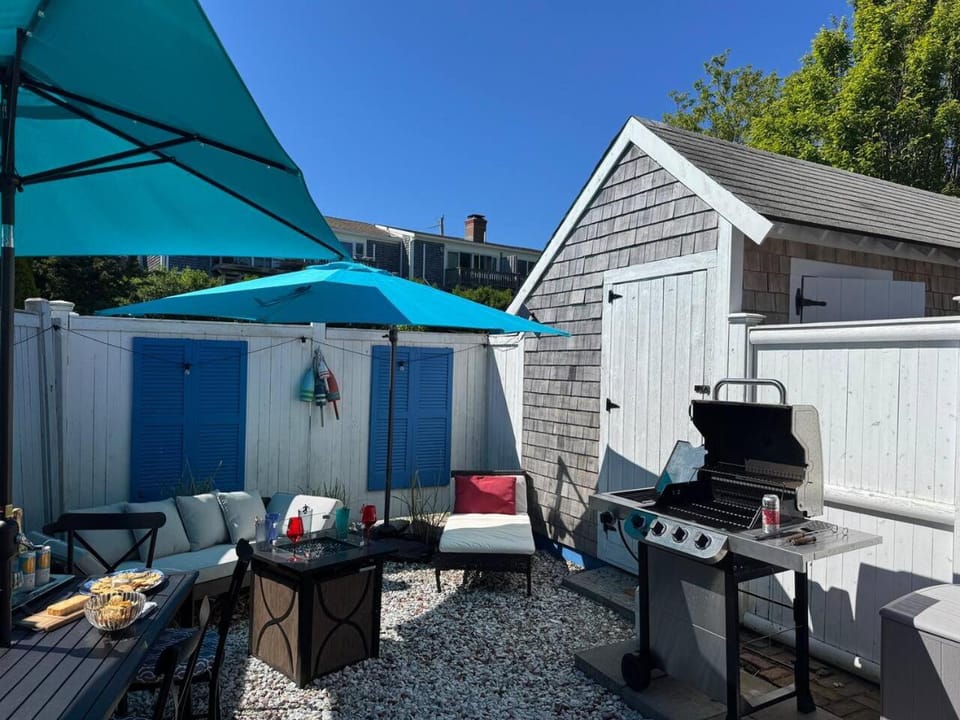 West End 2 BR w/ Parking + Private Patio + Grill Apartment in Provincetown
