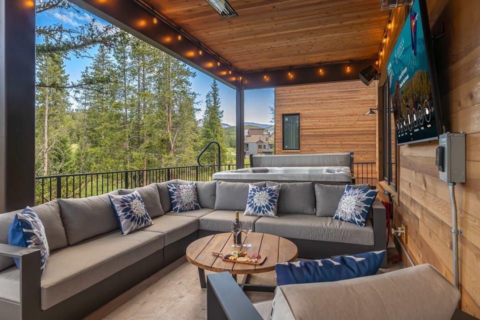 Dilly Dally Chalet House in Fraser