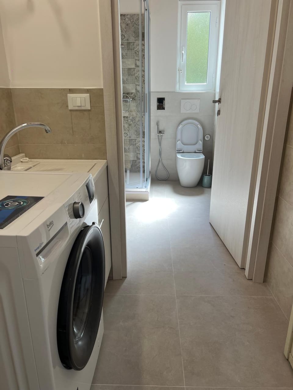 Toilet, Bathroom, washing machine