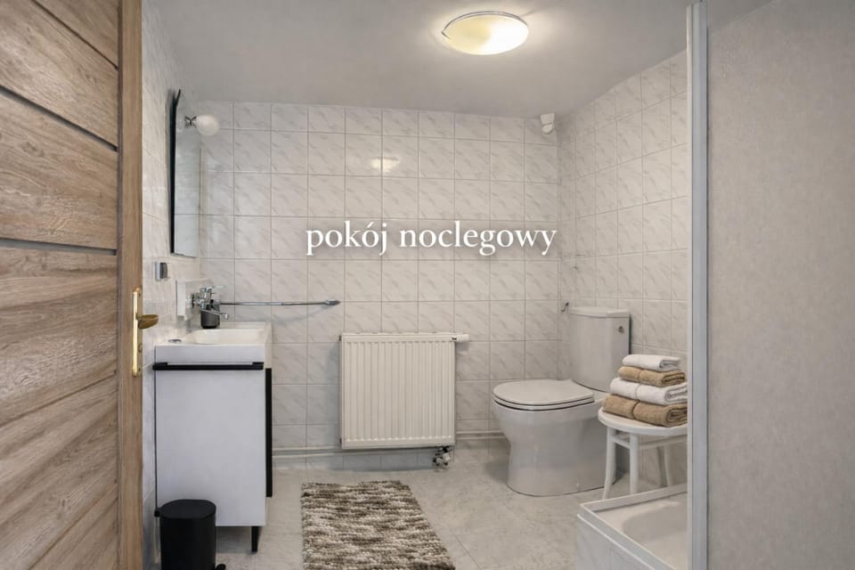 Toilet, Bathroom, towels