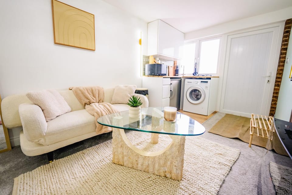 Coffee/tea facilities, Kitchen or kitchenette, Living room, Seating area, Dining area, minibar, oven, washing machine, dryer