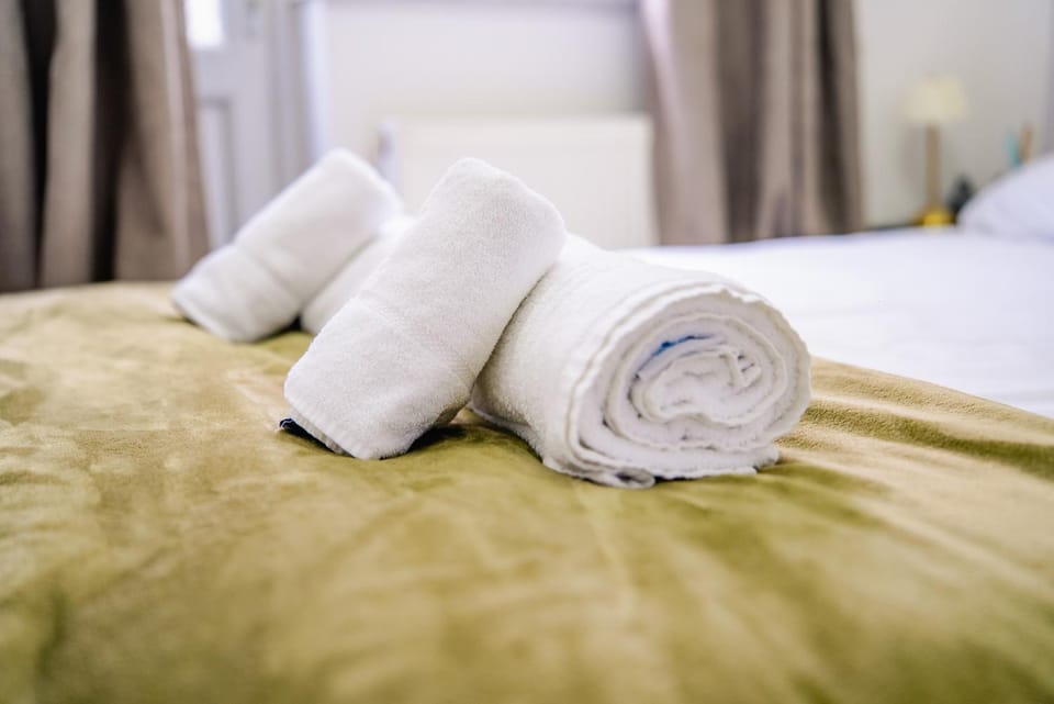 Bed, Photo of the whole room, Bedroom, towels