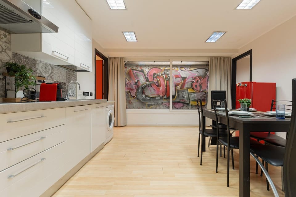 Kitchen or kitchenette, Dining area, oven, stove