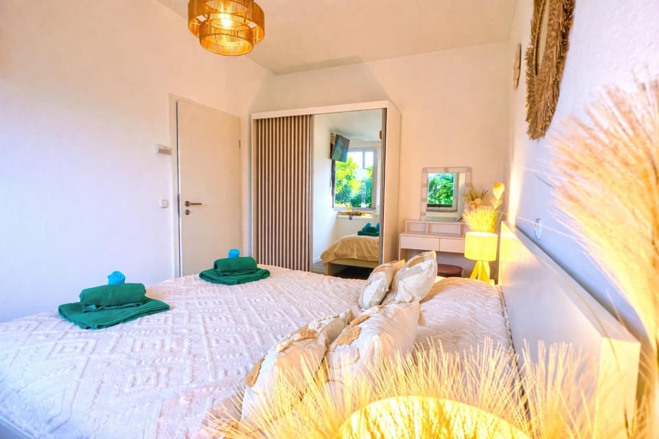 Bed, Photo of the whole room, Bedroom, towels, wardrobe