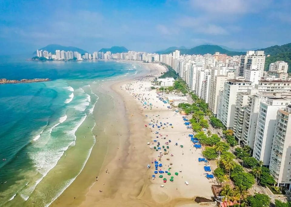 Ap na praia Pitangueiras com 2 vagas Guarujá apartamento Apartment in State of São Paulo