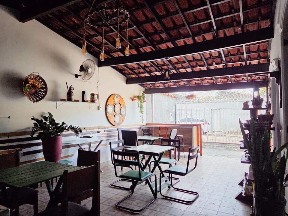 Restaurant/places to eat, Dining area