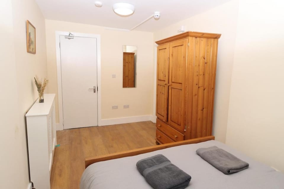5 Bed Spacious Family Home in Chingford House in London