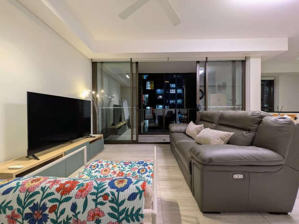 Communal lounge/ TV room, TV and multimedia, Living room, Seating area, Evening entertainment