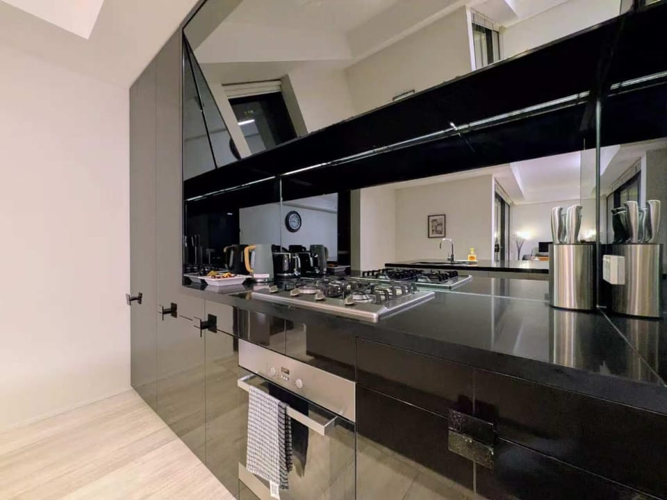 Urban Bliss 2BR Retreat - Views丨Comfort丨Parking Apartment in Surry Hills